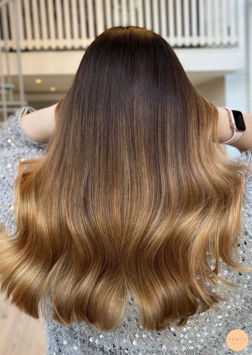 Varm brun balayage – salongsresultat av Alicia Siverman, 4 april 2023