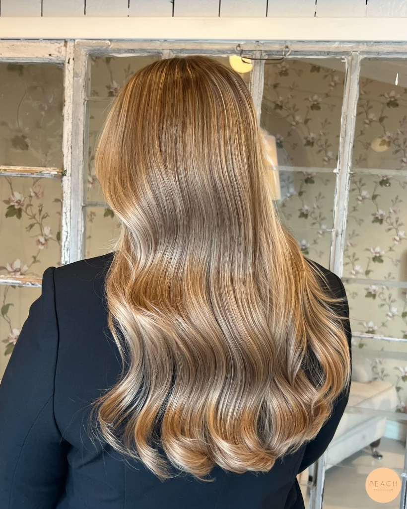 Höstblond hårfärg med mjuka teasylights