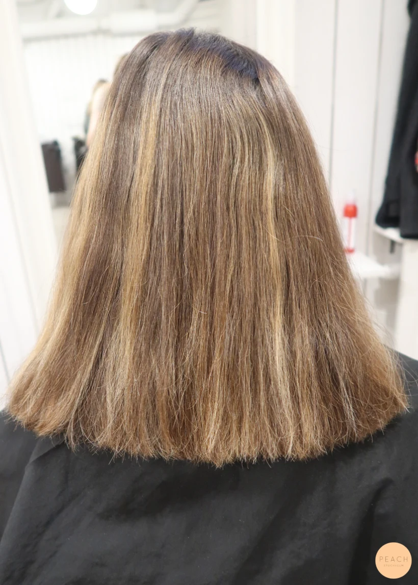 Soft balayage med ljusa slingor och krämig ton