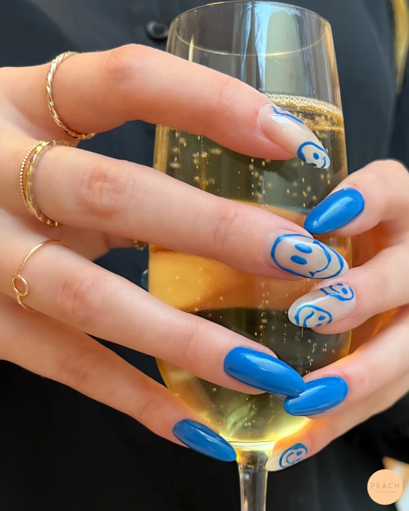 Smiley nails💙💙