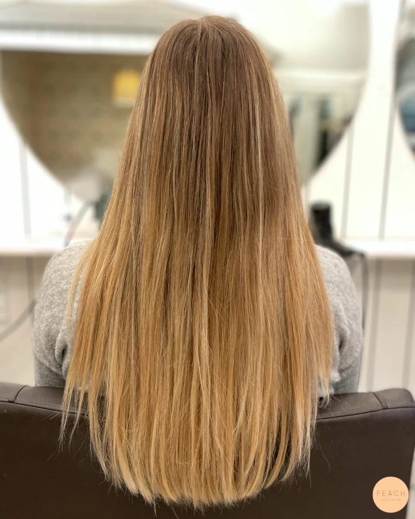 Kall beige blond hårfärg med ljusa slingor