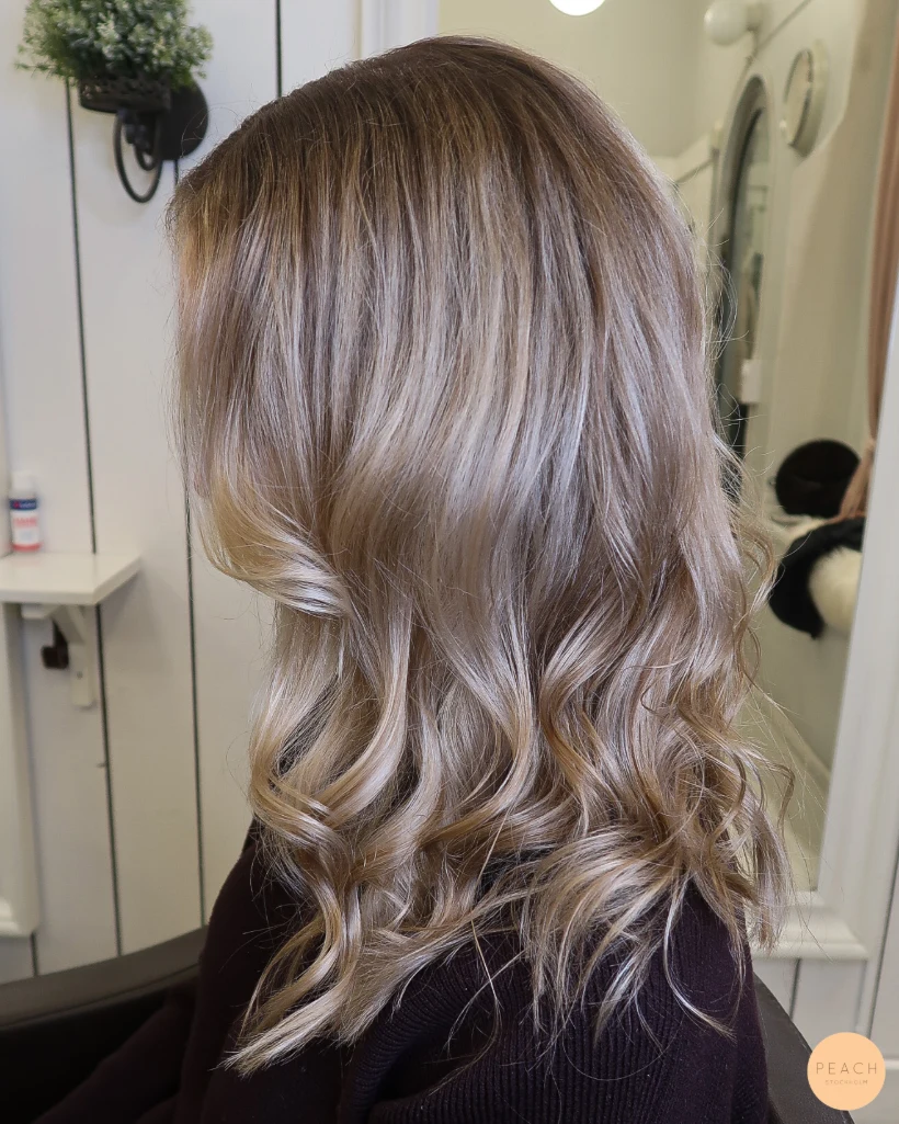 Balayage slingor, en trend som passar många olika hår