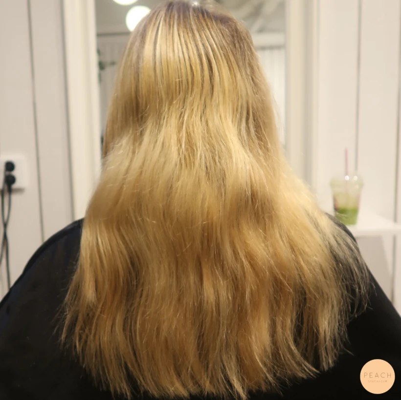 Ljusblond hårfärg med extra glans