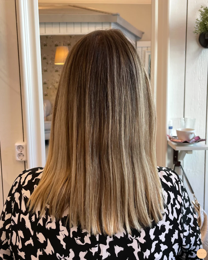 Kall beige blond hårfärg