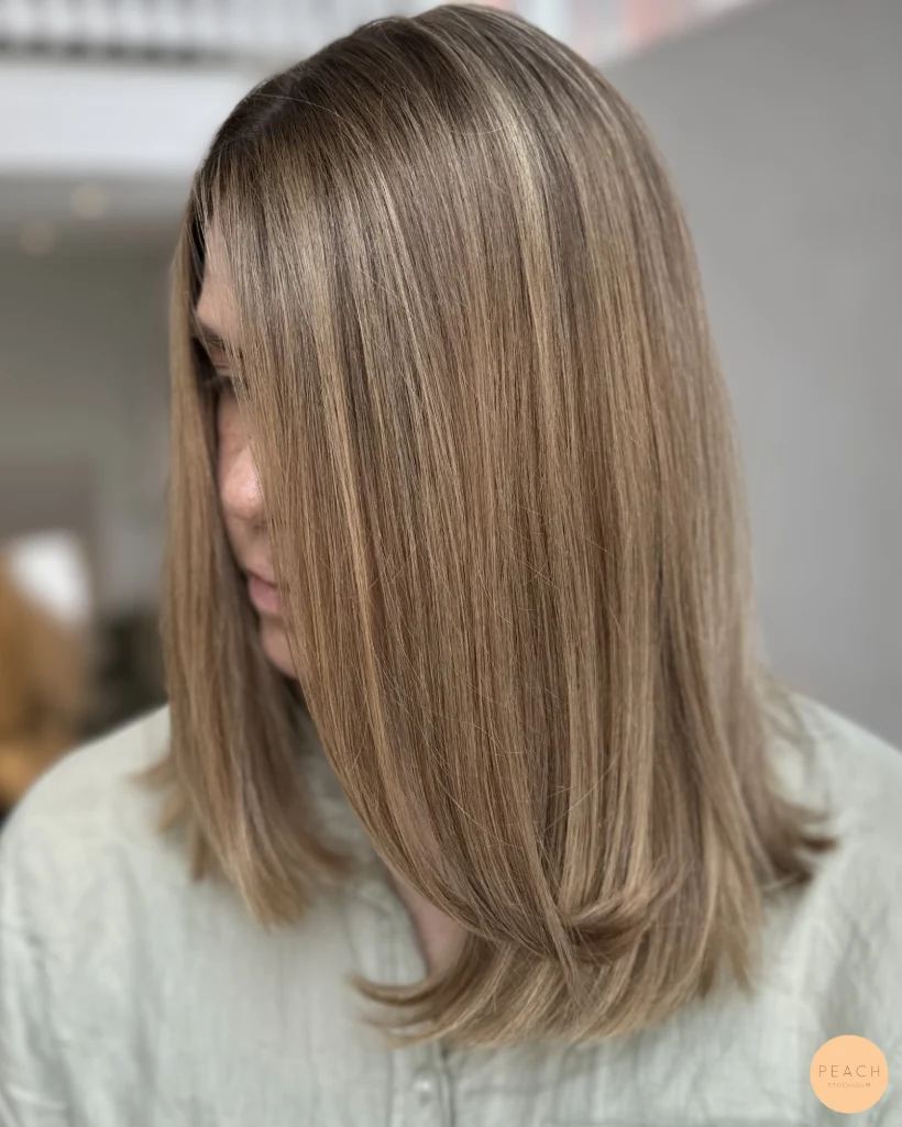 Naturlig blond hårfärg med beige toner