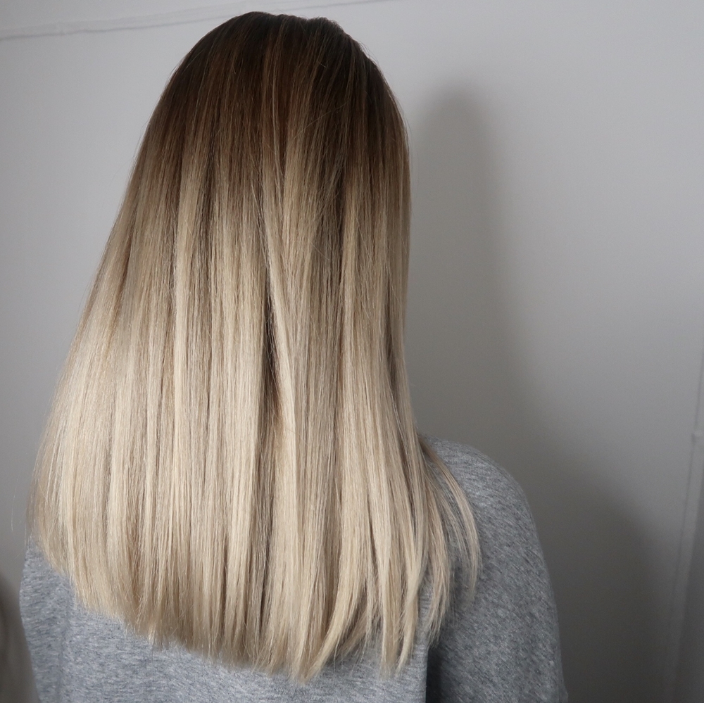 Uppljusning kall blond hårfärg
