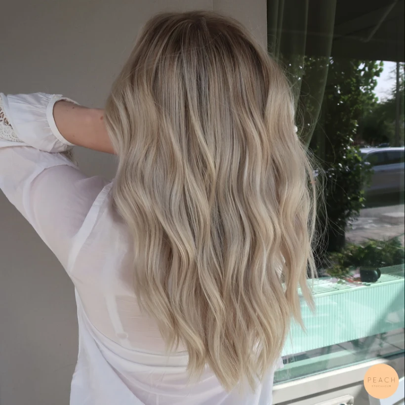 Kall Beige blond hårfärg med beige toner