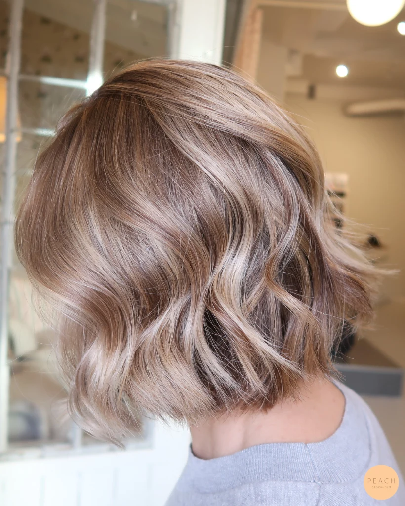 Kall beige hårfärg med beige toner