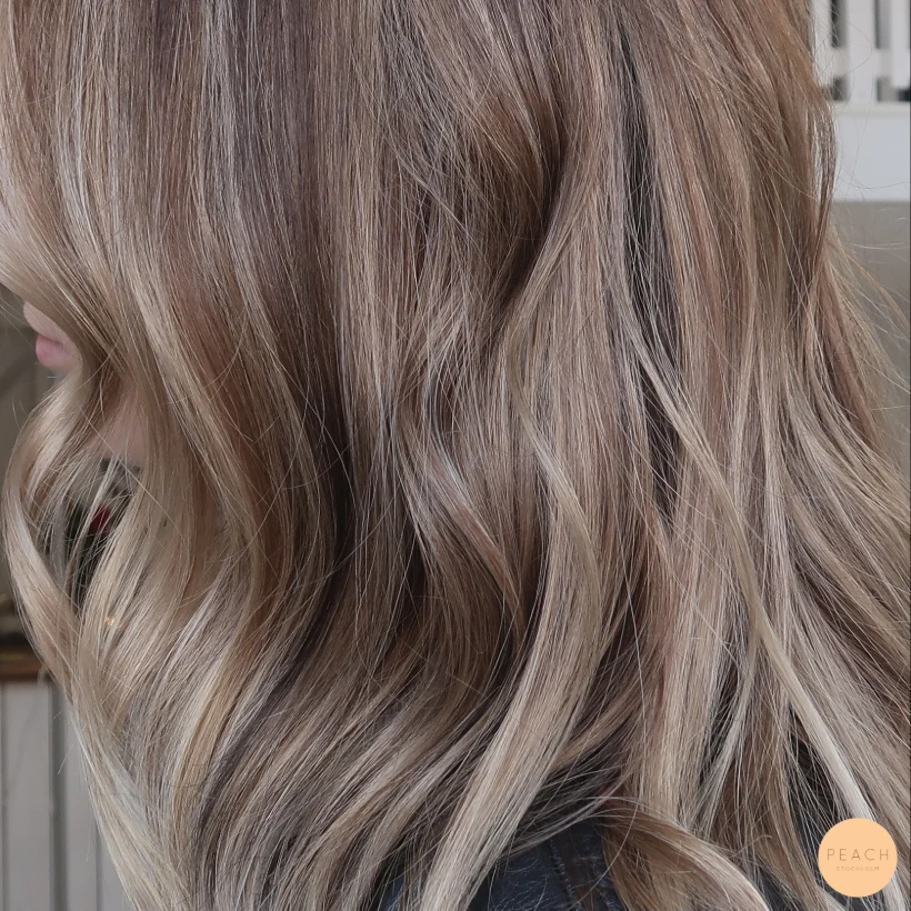 Bronde balayage med highlights och lowlights