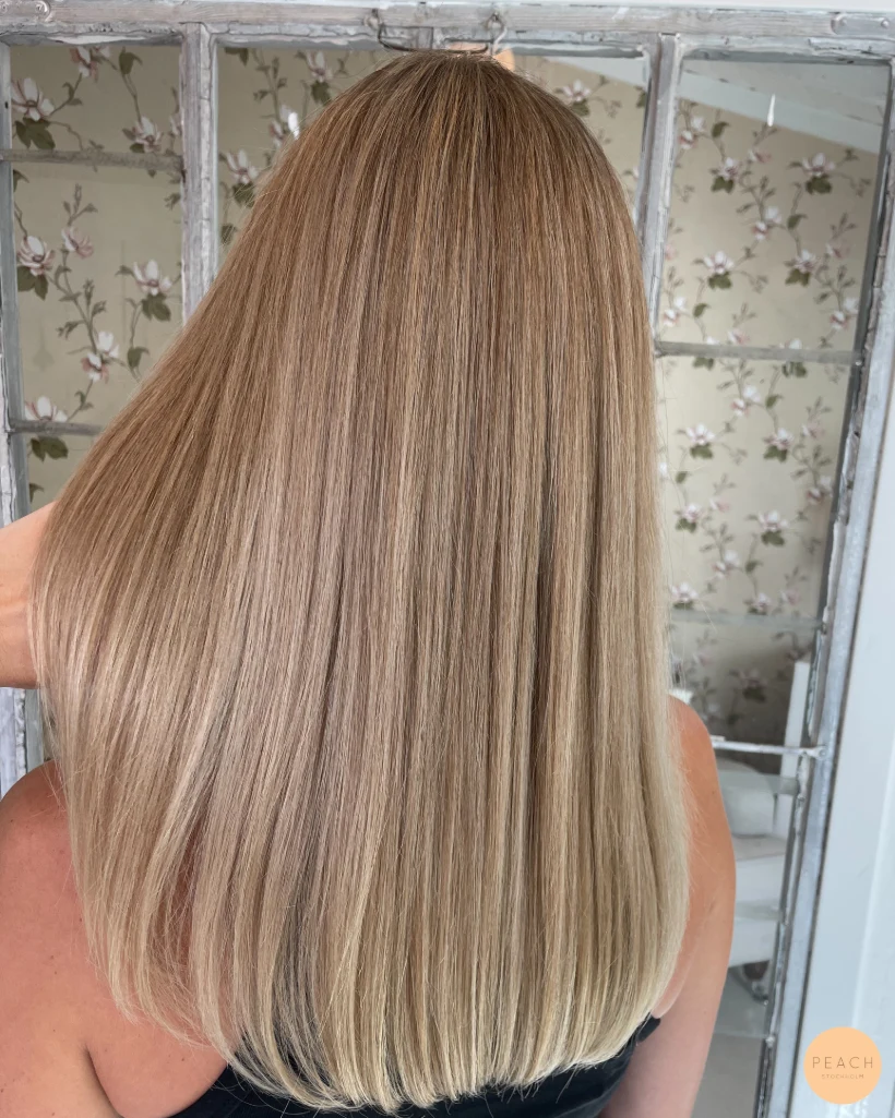 Soft blonde highlights med fina babylights