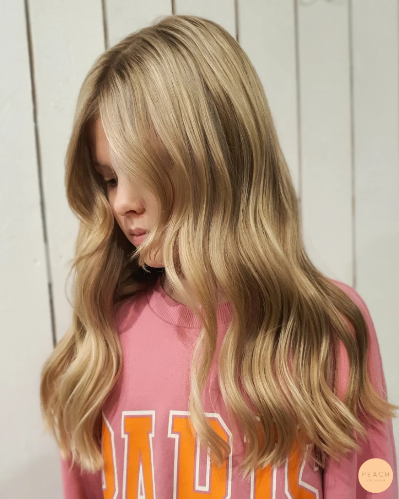 Soft golden foilayage hair