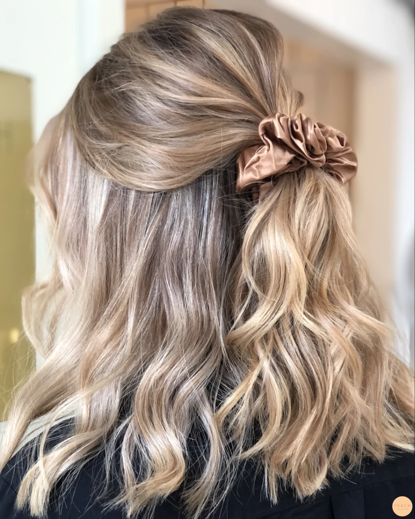 Mellanblond hårfärg