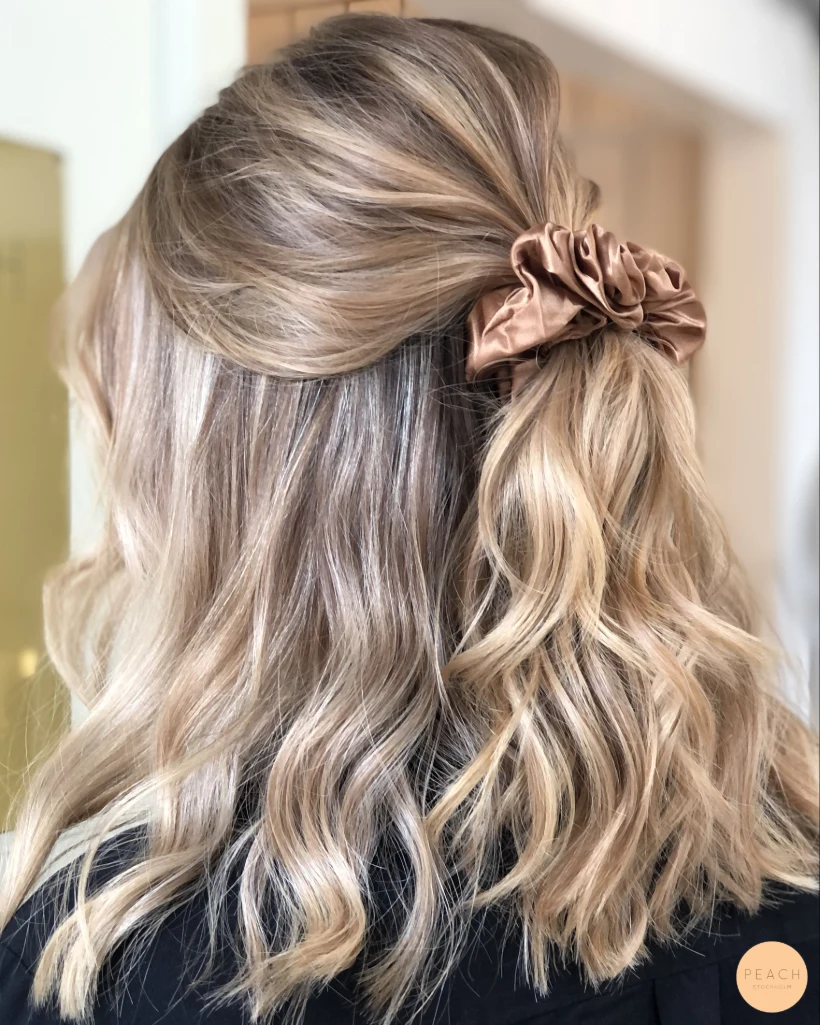 Mellanblond hårfärg
