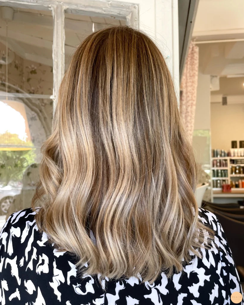 Kall beige blond hårfärg