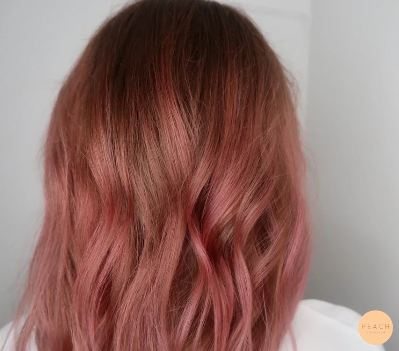 Rosa hårfärg med rosa toner