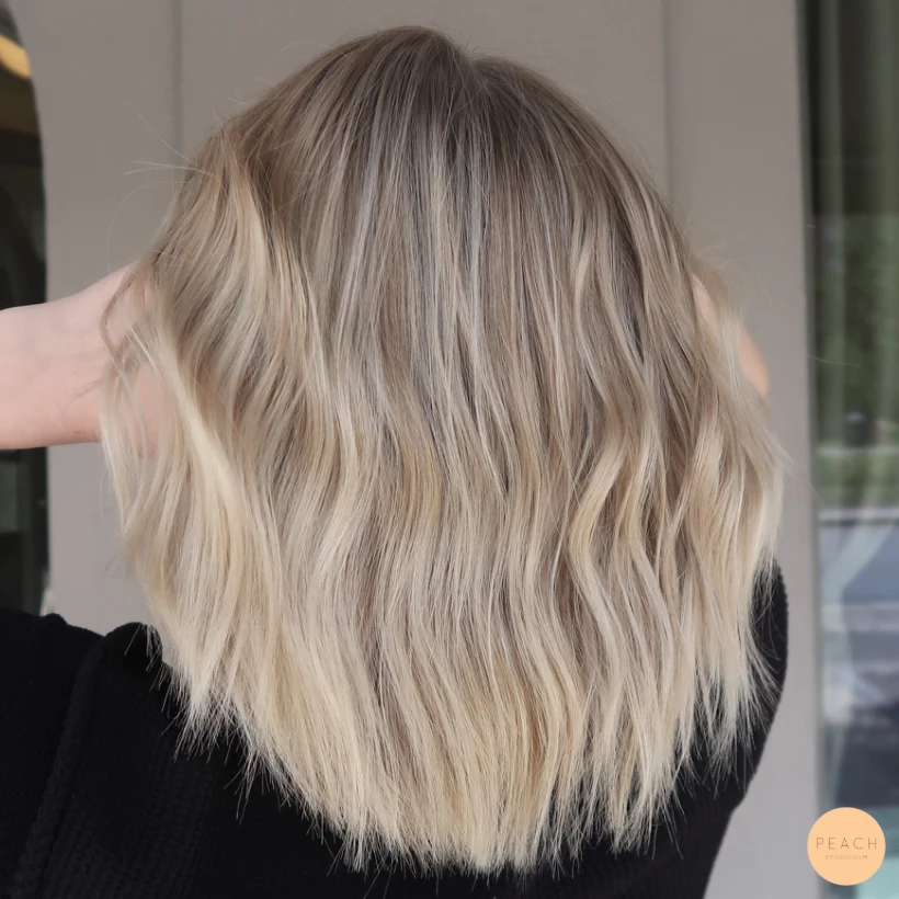 Beige blond balayage med beige toner