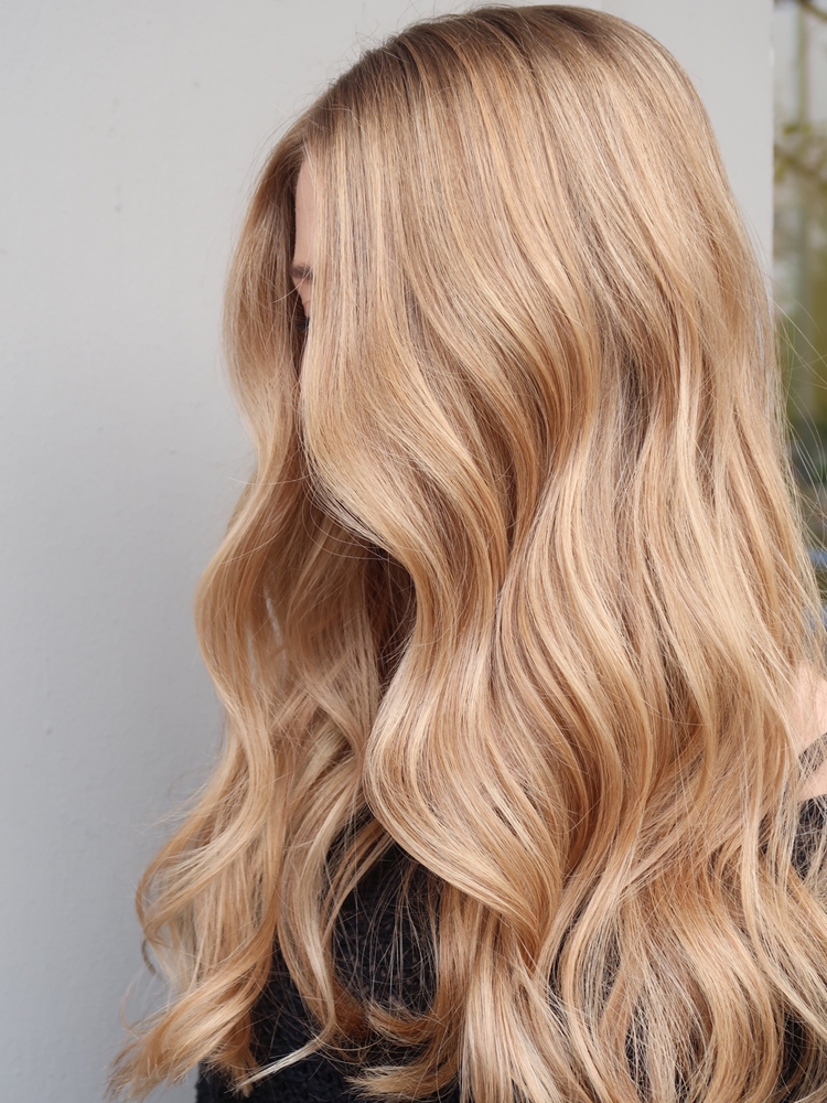 Varm blond balayage naturlig botten