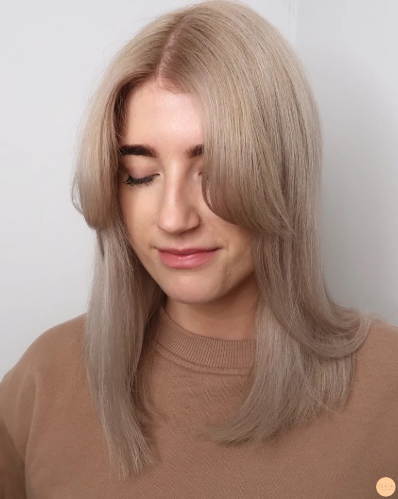 Curtain bangs beige blonde