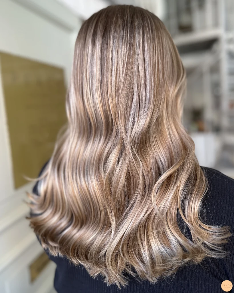 Beige balayage hårfärg