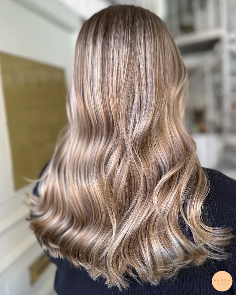 Beige balayage hårfärg