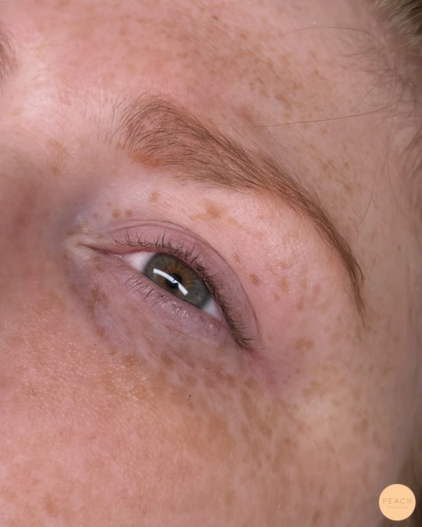 Yumi lashes brynfärgning
