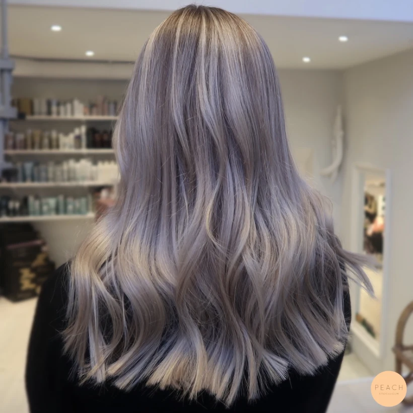 Krämig blond med beige toner