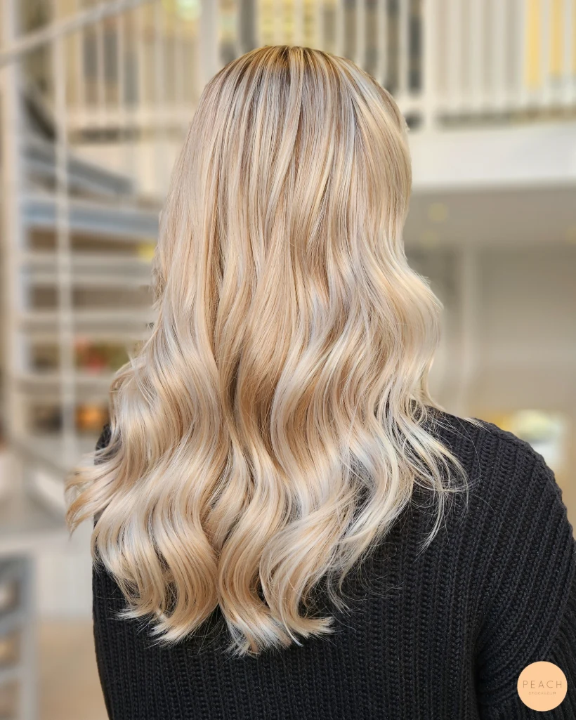 Sandy blonde hair med sandblonda toner