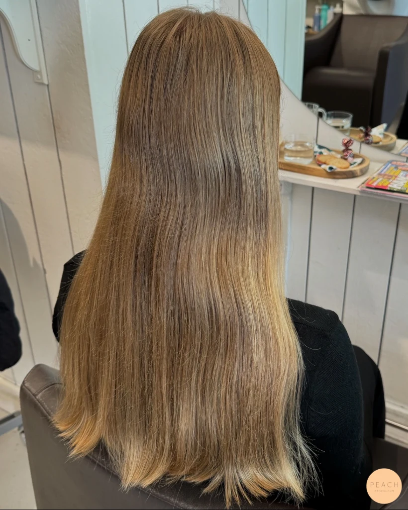 Guldblond hårfärg med fina babylights