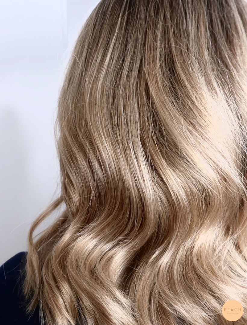 Ljus beige blond med fina slingor