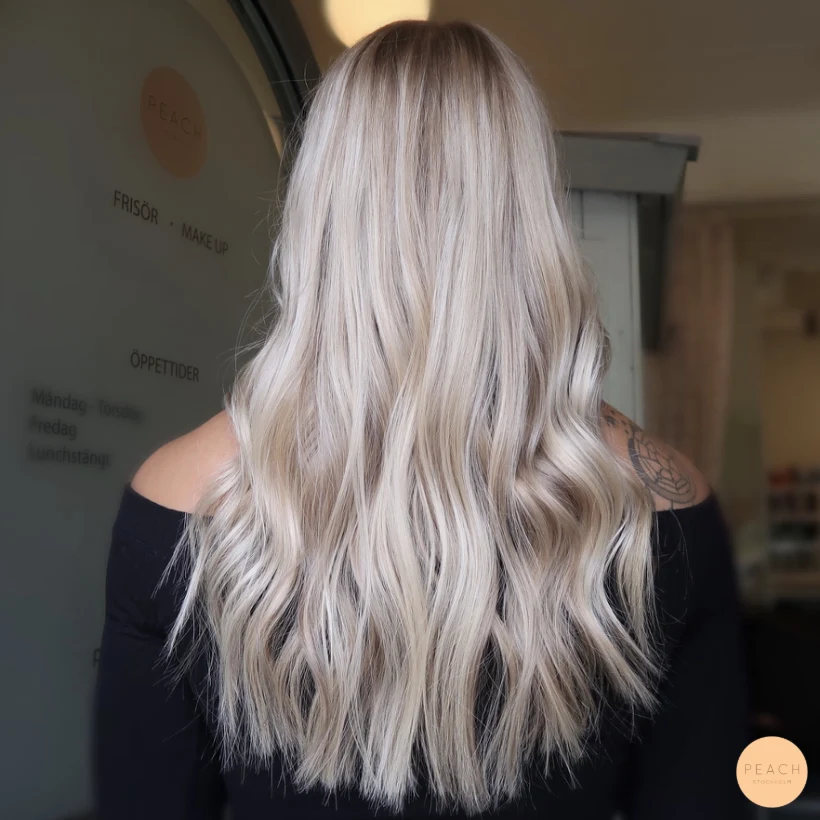 Cool blonde / kall beige hårfärg med slingor