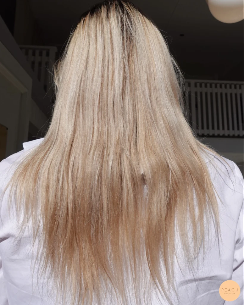 Soft beige blond med ljusa slingor
