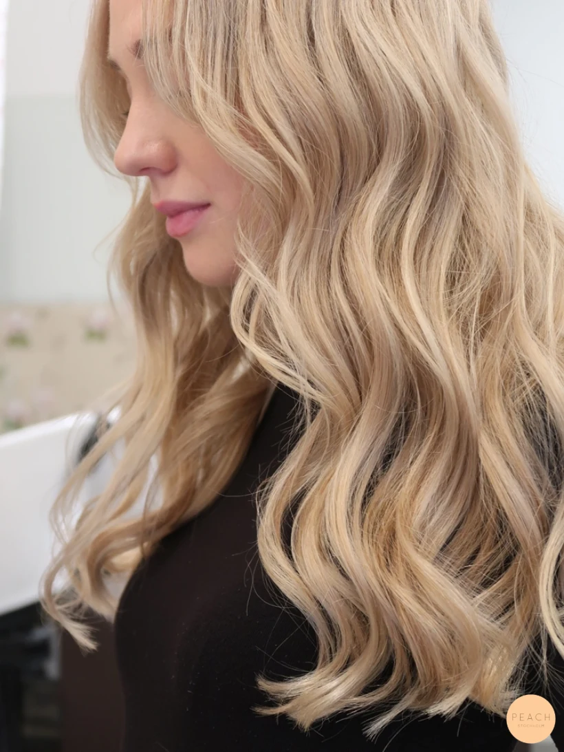 Blond hårfärg slingor med ljusa slingor