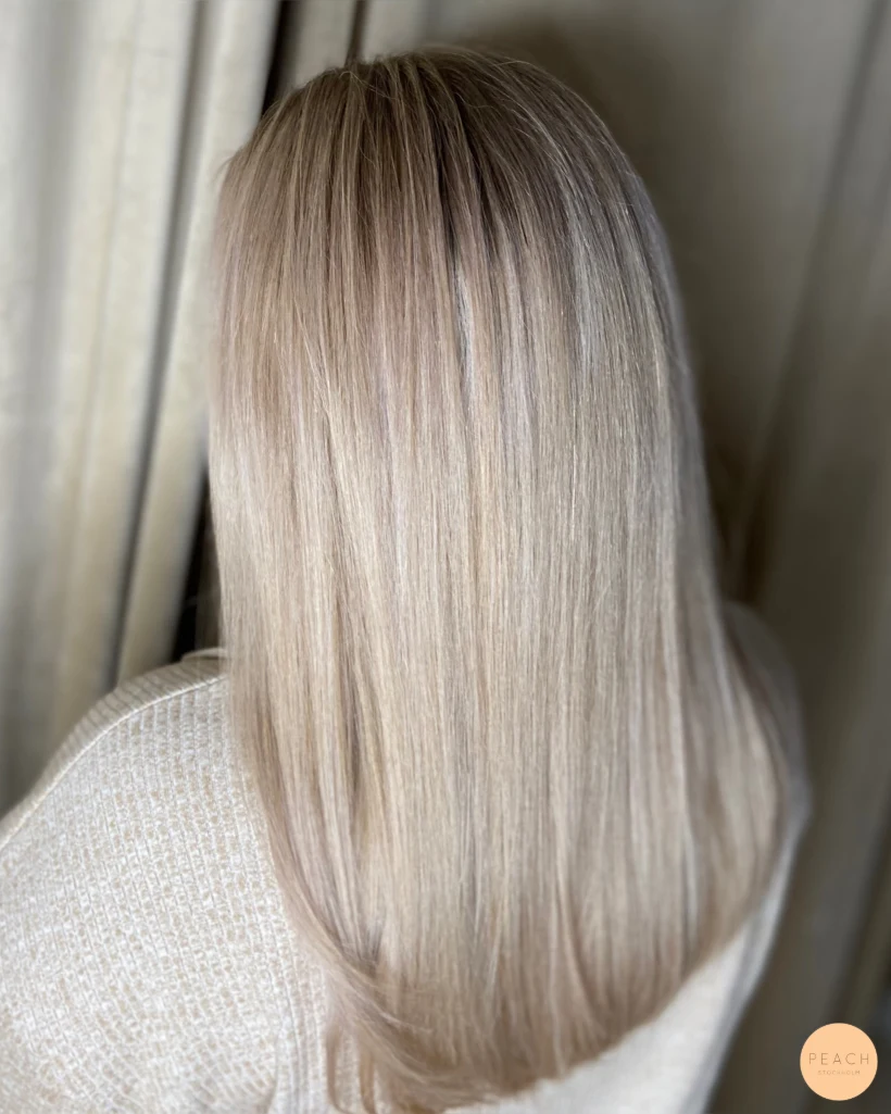 Blond hårfärg med mjuka lowlights