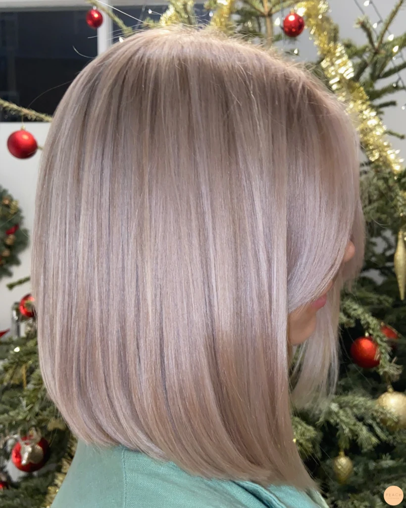 Blonda slingor med rosa ton