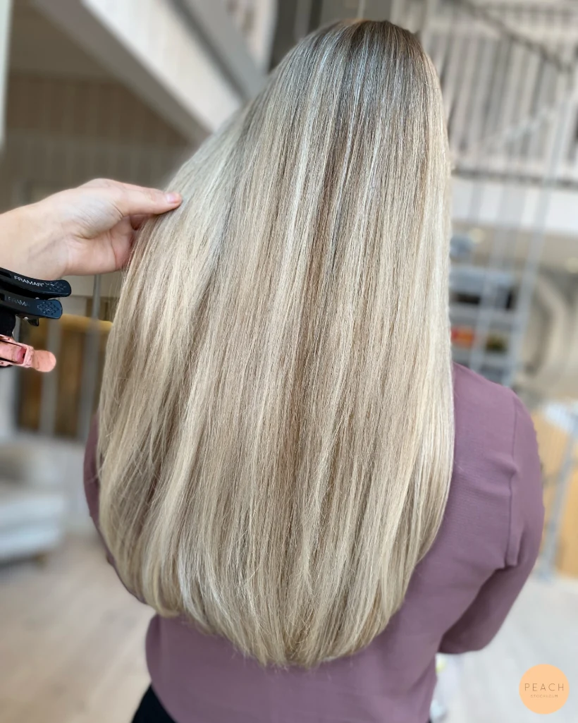 Soft blonde med ljusa slingor