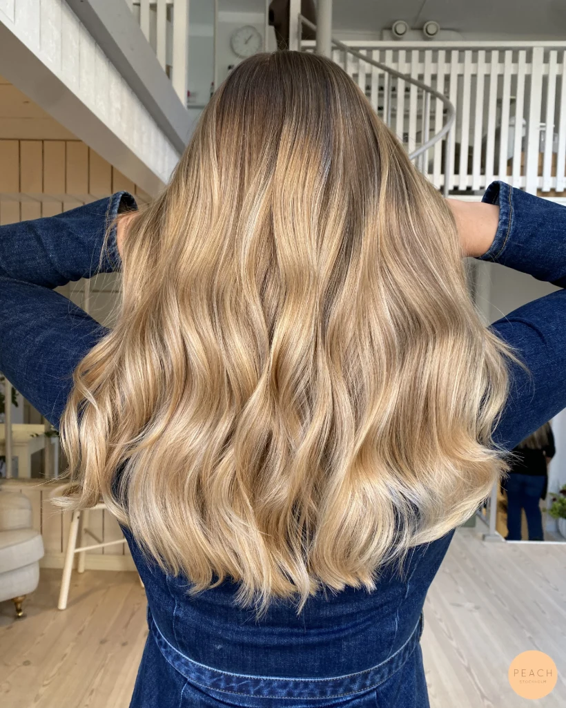 Beige blonde med krämig ton