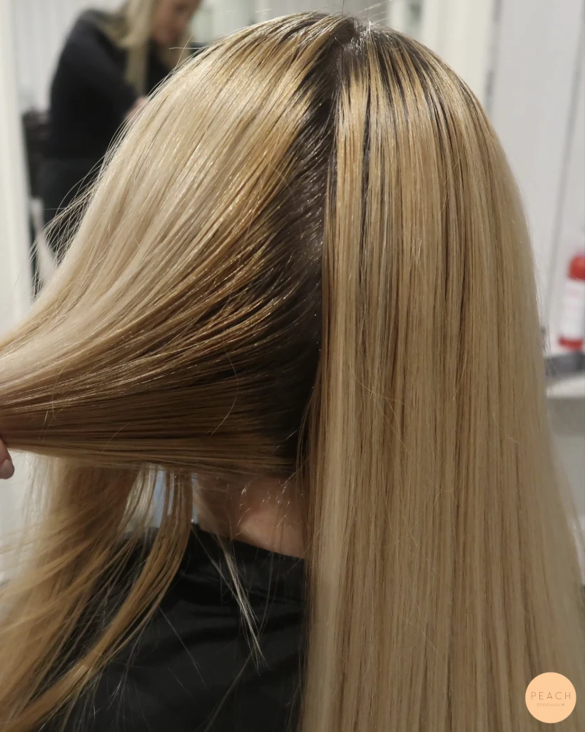 Blond hårfärg slingor med sval nyansering
