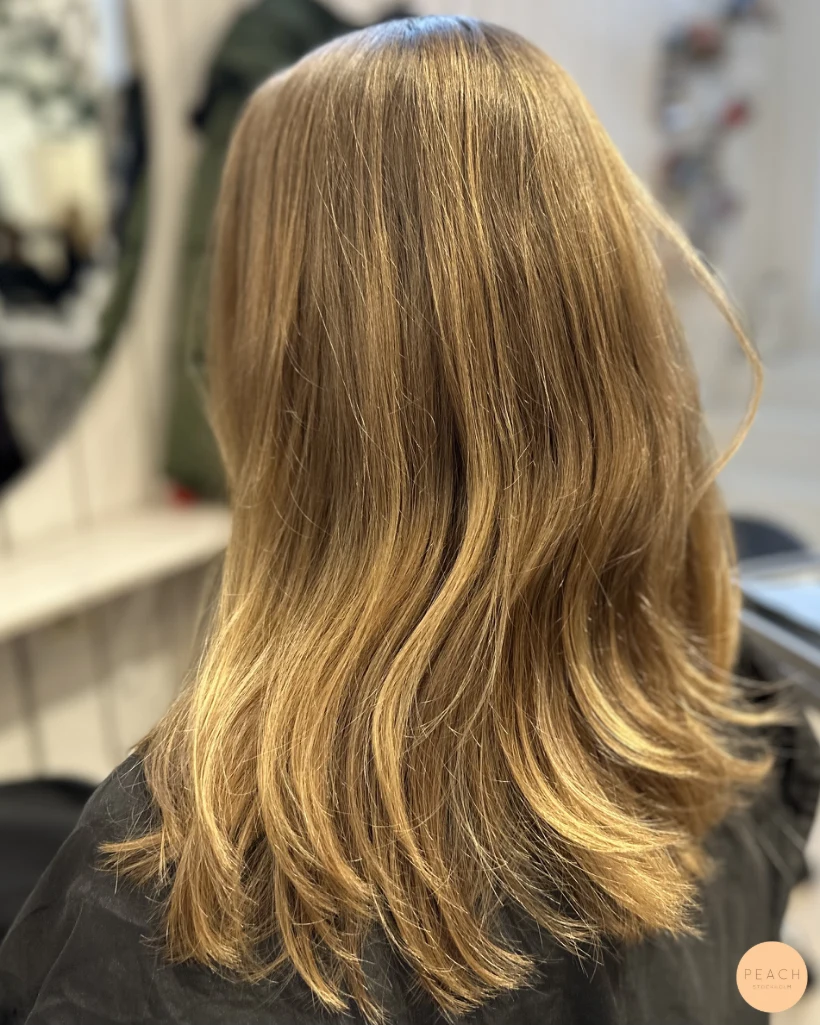 Naturlig blond hårfärg med beige toner