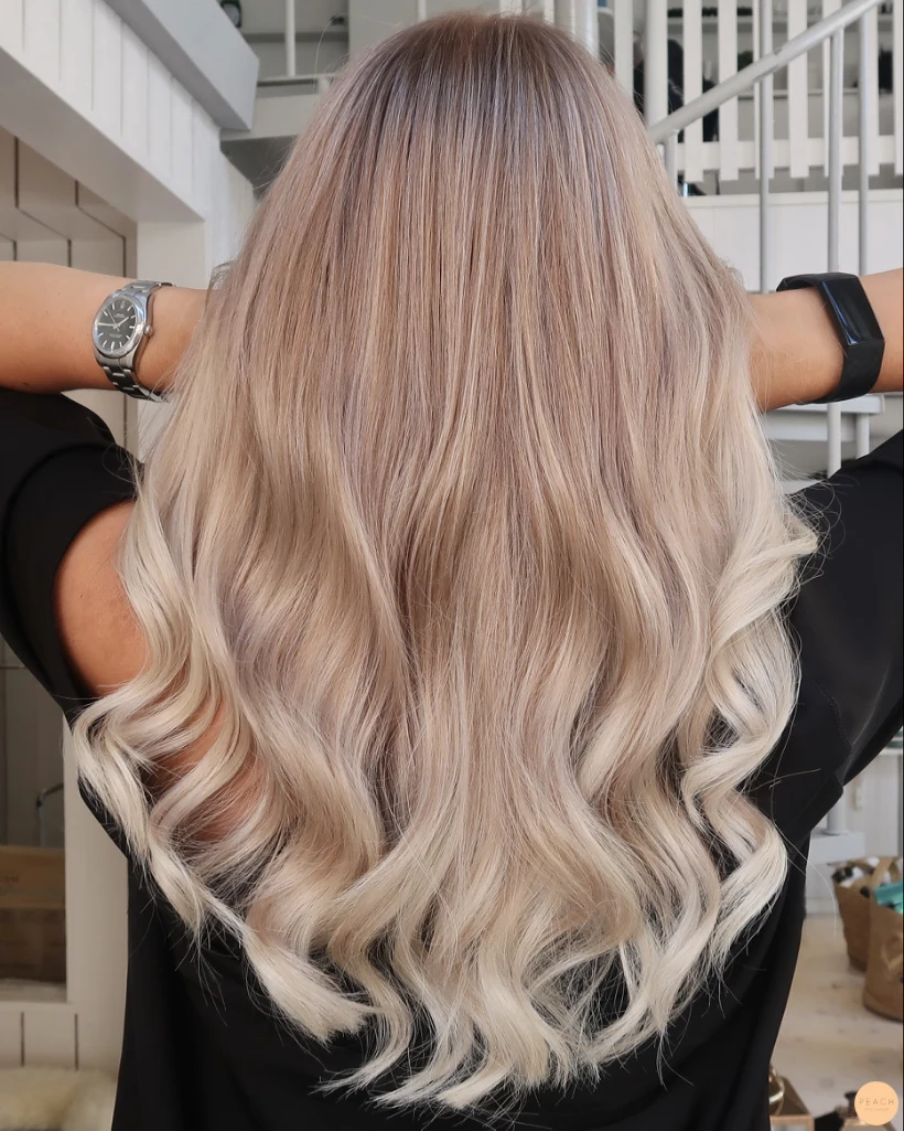 Lyxigt blond hårfärg hairtalk stockholm
