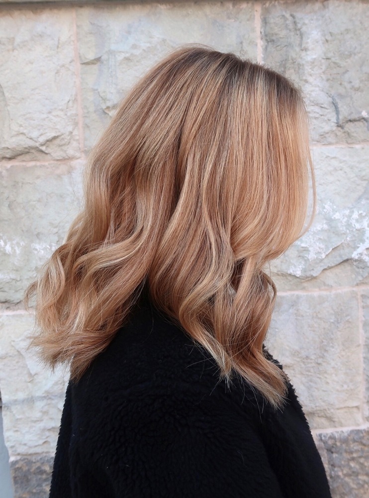 Blond hårfärg med skiftningar