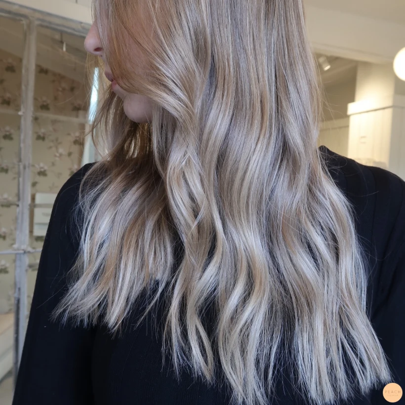 Naturlig beige blond balayage