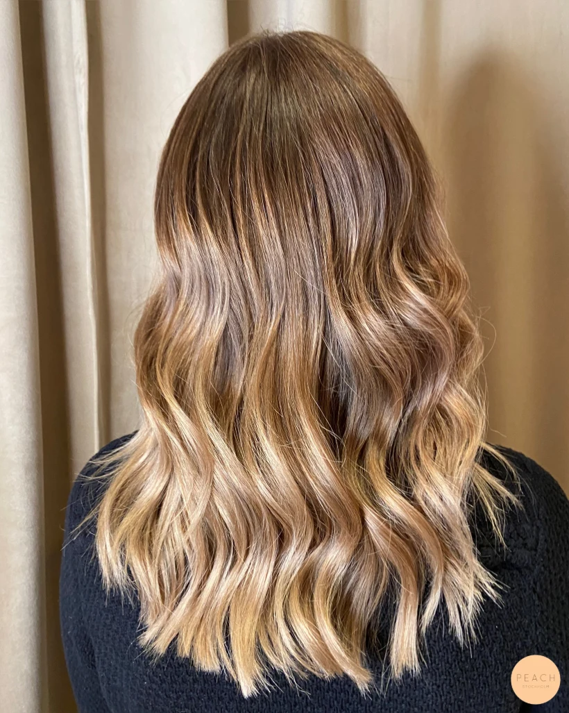 Bronde hårfärg med ljusa slingor