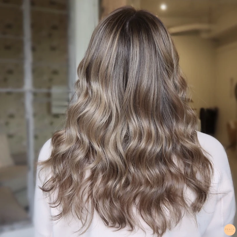 Bronde hårfärg med ljusa slingor