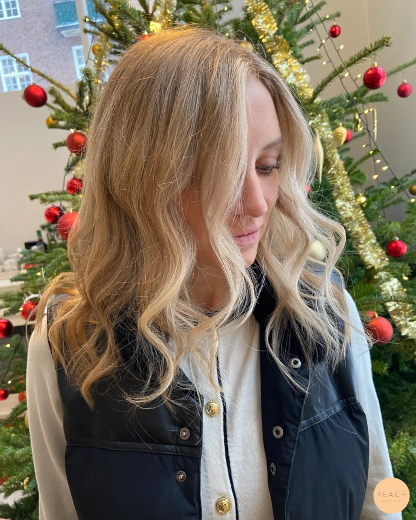 Soft blond faceframe