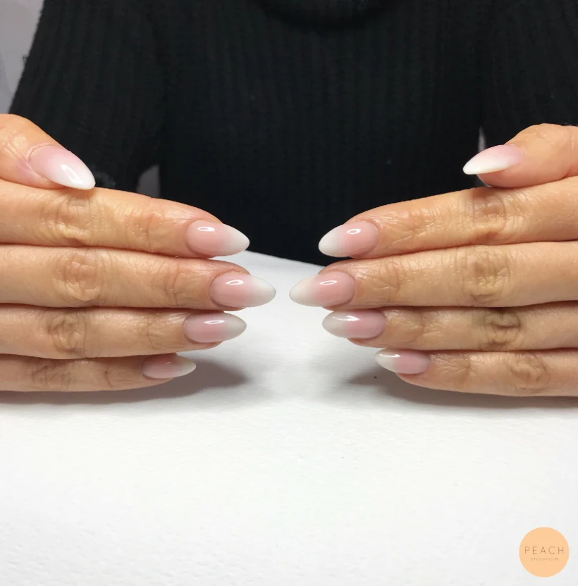 Faded french naglar – salongsresultat av Amanda Da Silva, 31 december 2021