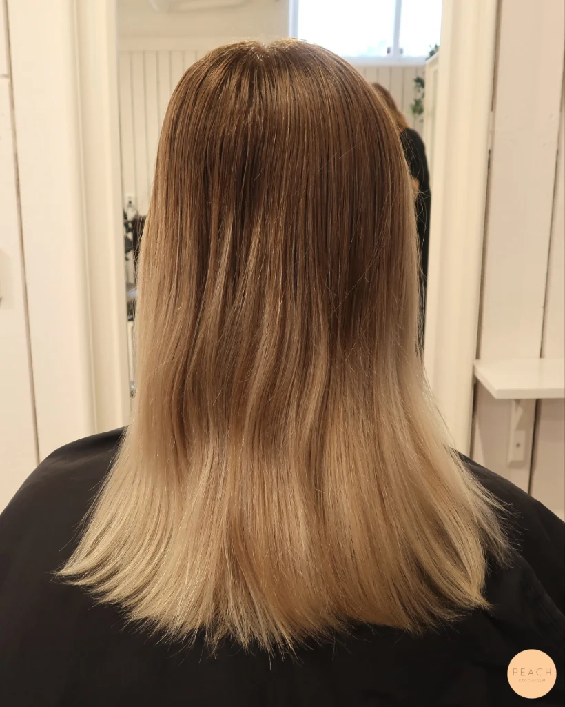 Varm ljusbrun hårfärg med Hairtalk förtjockning