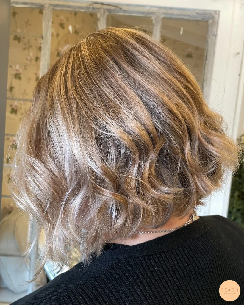 Beige hårfärg med beige toner