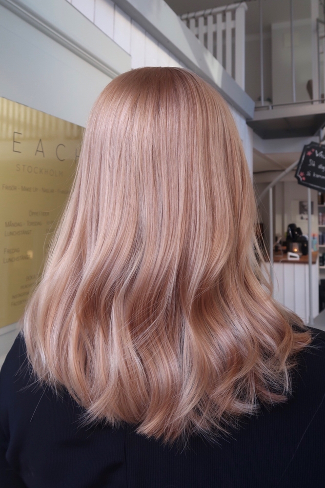 Strawberry blonde hårfärg