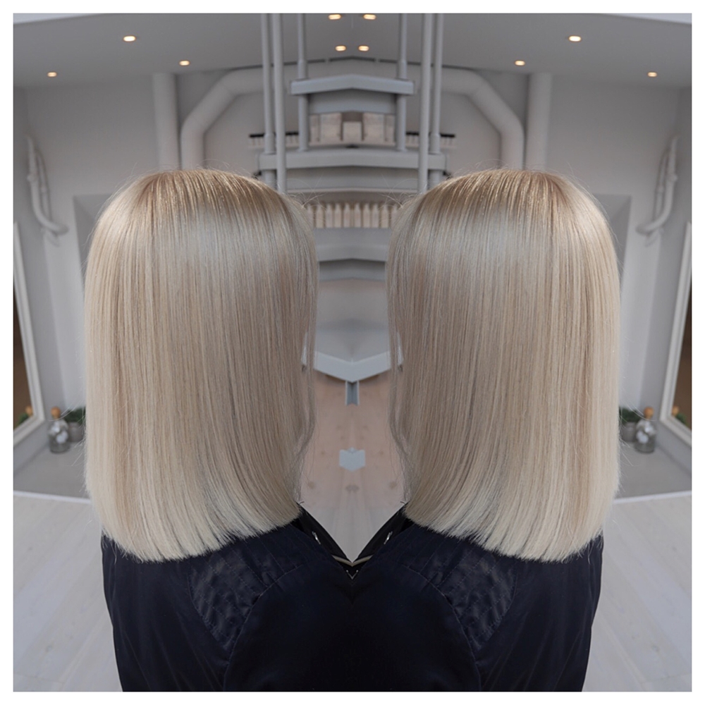 Is blond hårfärg med ljusa slingor