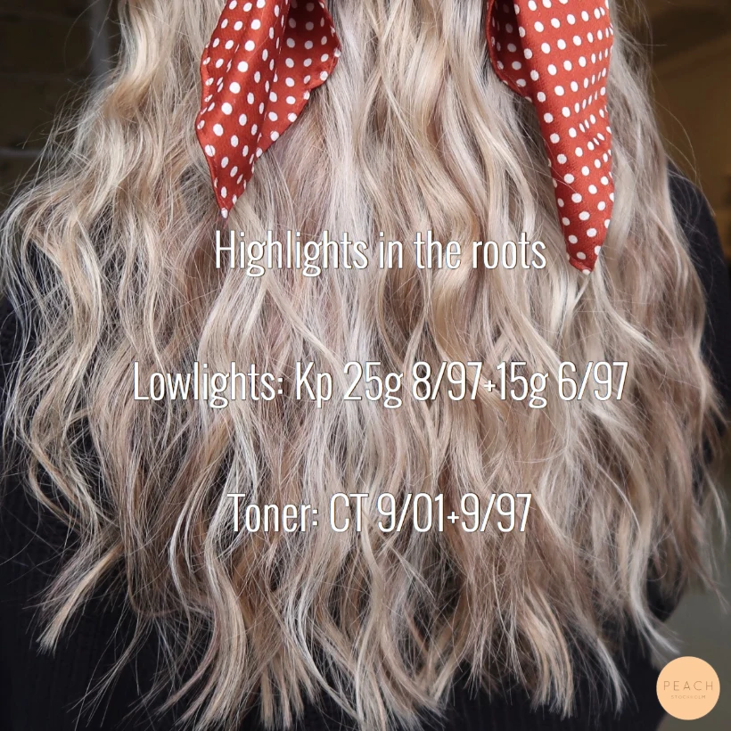Beigeblond hårfärg med highlights och lowlights